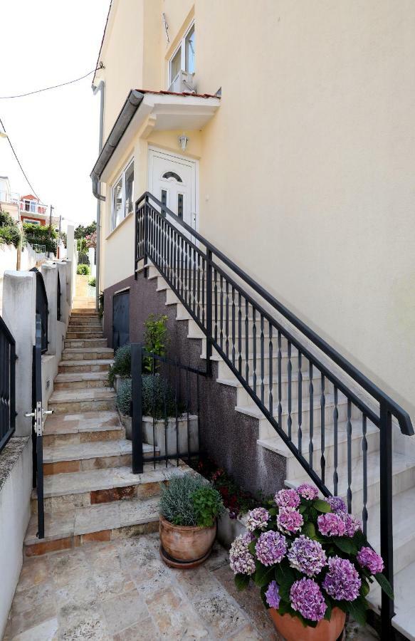 Apartments Sakal Трогир Экстерьер фото