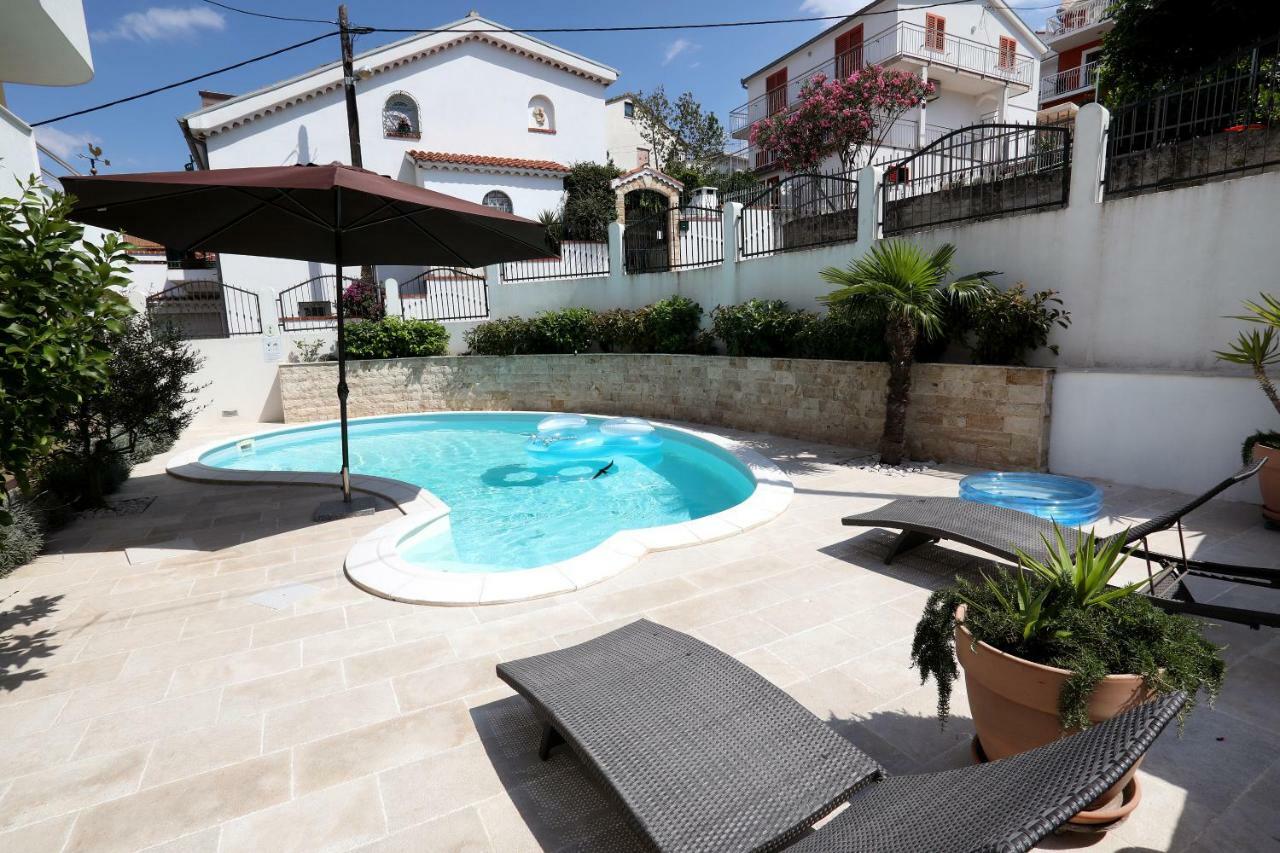 Apartments Sakal Трогир Экстерьер фото
