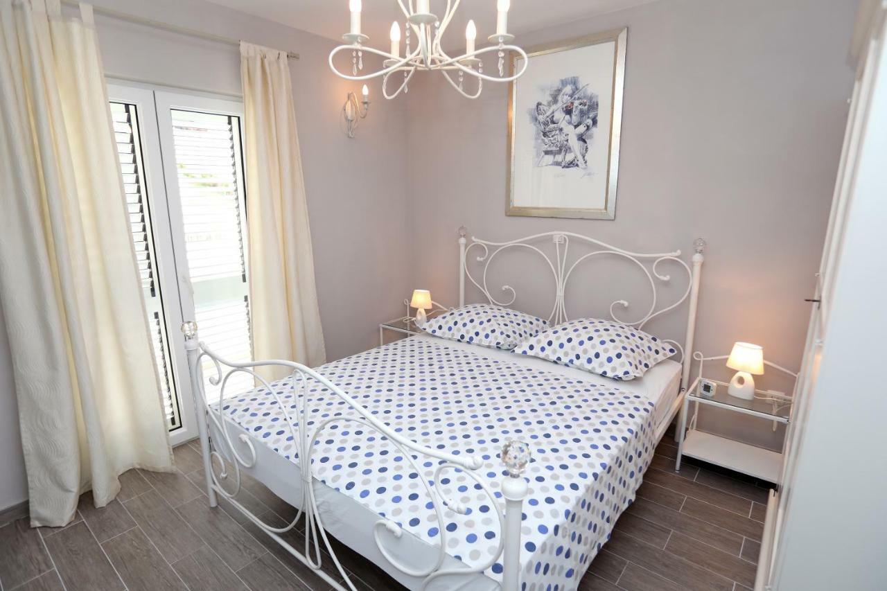 Apartments Sakal Трогир Экстерьер фото